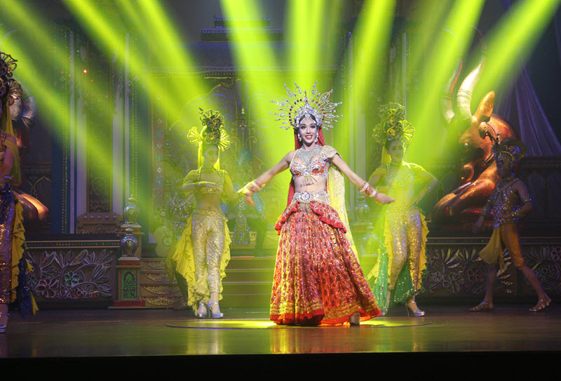 What to do in Pattaya during the rain? Alcazar.