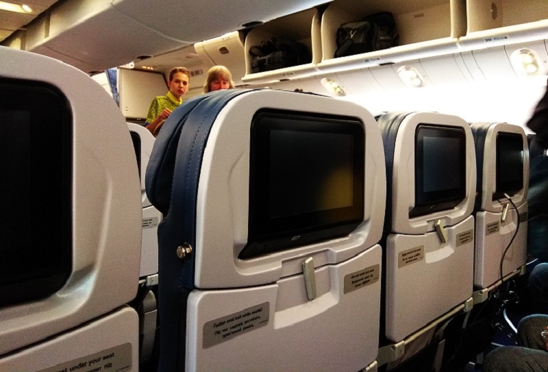 How to endure a long flight?